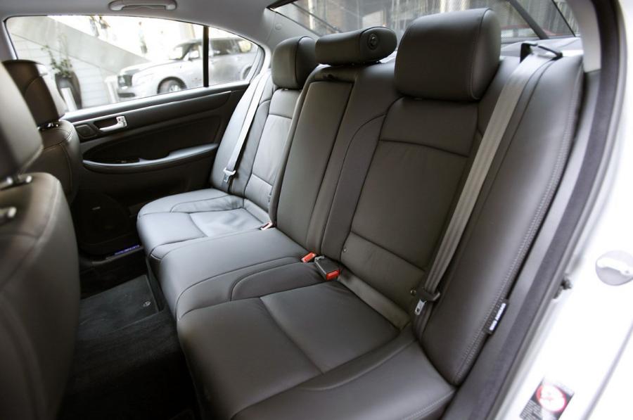  Hyundai Genesis 5.0 R-Spec 2012 года  (фото 10 из 33)